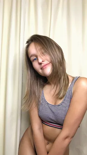 Lori21, 24 years old from United Kingdom