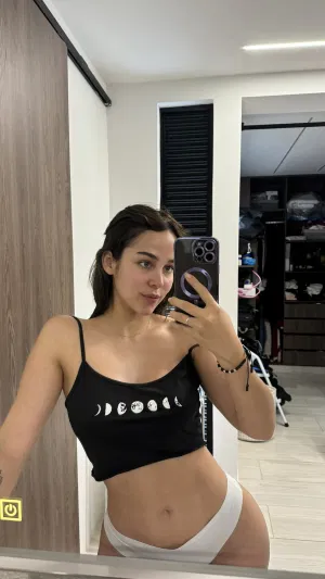 Julianrose070, 22 years old from United States