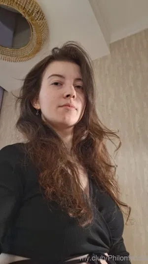 elima12, 21 years old from Canada
