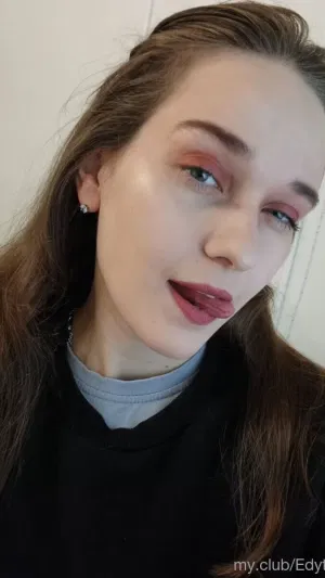 nymana12, 22 years old from France