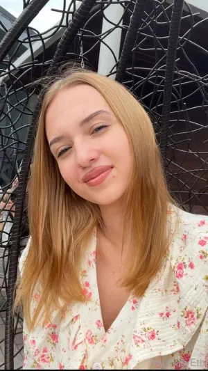 neha12, 22 years old from Spain