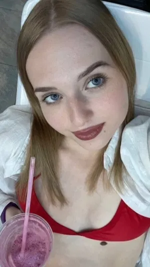 grina12, 23 years old from Canada
