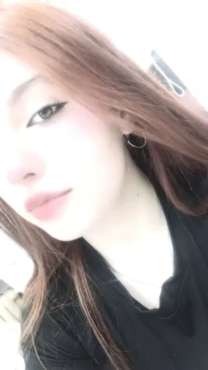 annela12, 22 years old from France