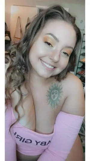 PeachesMilax10, 22 years old from United States