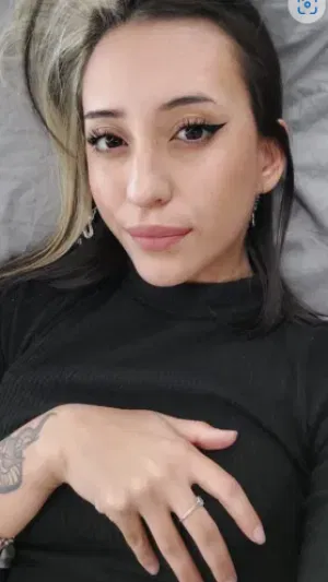 buny123, 25 years old from Canada