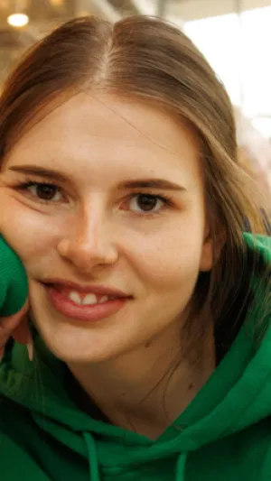 njuy, 22 years old from Ireland