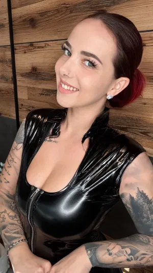 poppy123, 22 years old from United Kingdom