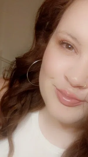 girl, 24 years old from Ireland
