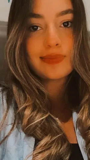 romana, 24 years old from Ireland