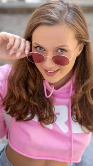 elora12, 24 years old from Canada