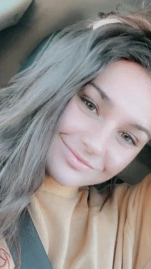 niliya, 24 years old from Ireland