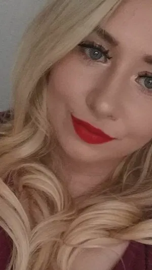 tuyi, 24 years old from United Kingdom