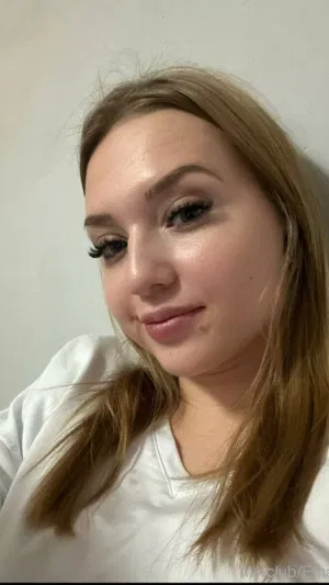 Georgia, 24 years old from United Kingdom