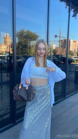 Raelynn, 24 years old from United Kingdom