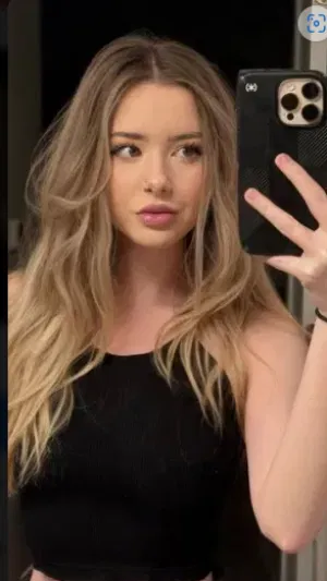 fefwe, 22 years old from United Kingdom