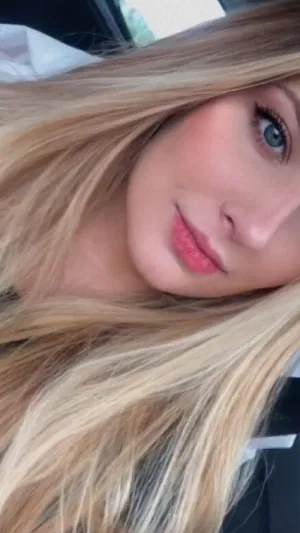 aswder, 23 years old from Canada