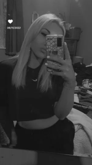 janifa25, 25 years old from Ireland