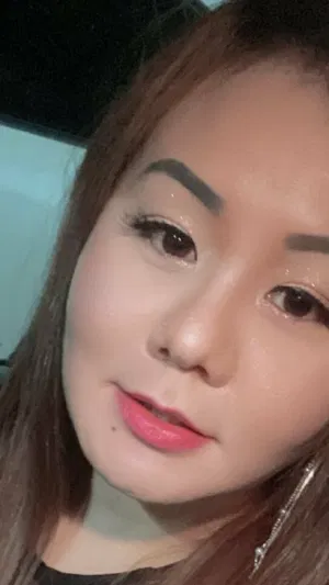 julikha, 24 years old from Ireland