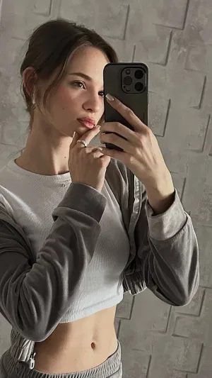 hazzela, 24 years old from Canada