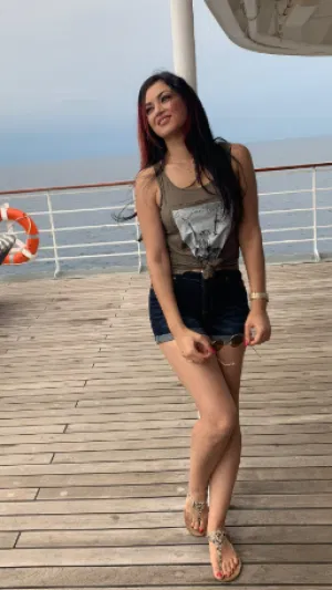 bellana, 24 years old from Canada