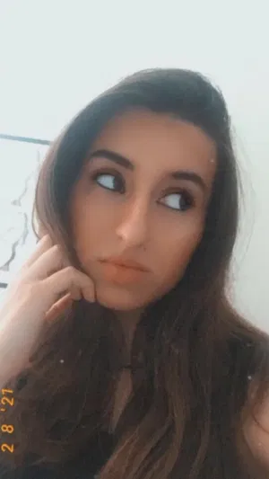 najiya, 24 years old from United Kingdom