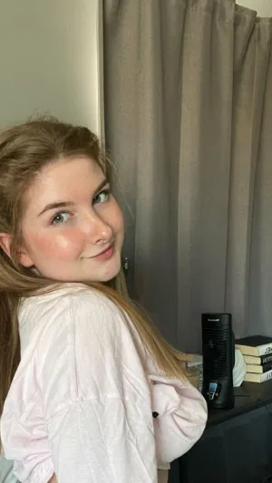 Efhs32, 20 years old from United States