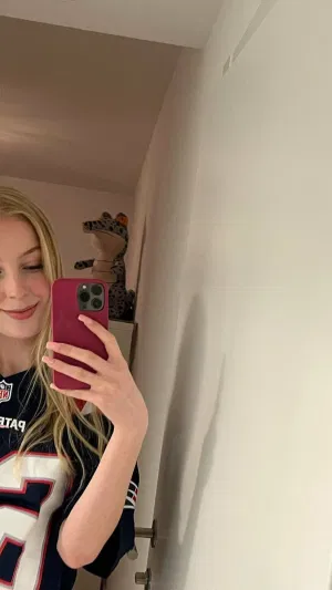 Lunahotqueen, 22 years old from United States