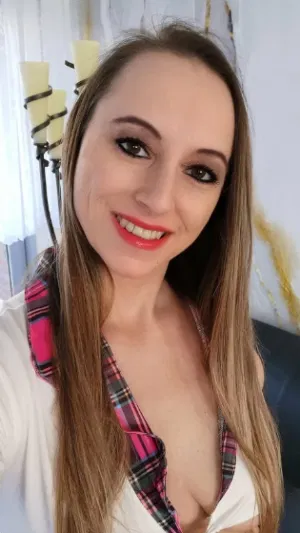 lilna, 23 years old from United Kingdom