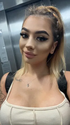 jula, 24 years old from United Kingdom