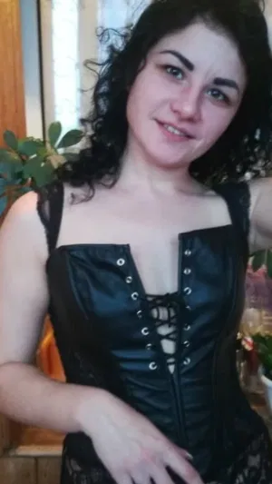 solira, 23 years old from United Kingdom
