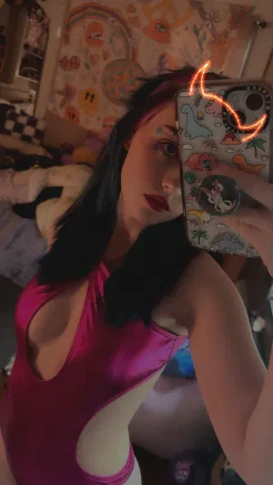 Lara_hook, 19 years old from Monaco