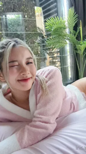 MiaParkes, 19 years old from United Kingdom