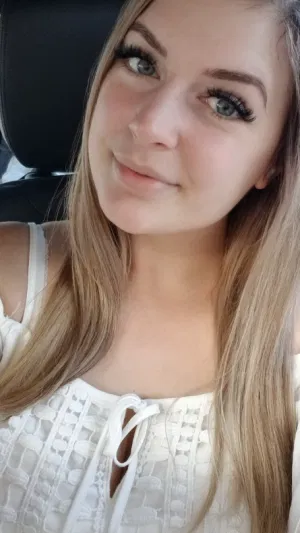 rtyuiofg, 22 years old from Canada