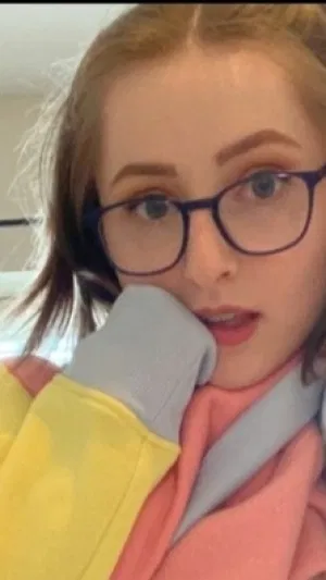 Eliza54, 21 years old from United Kingdom