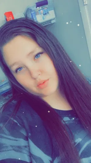 nusrat, 23 years old from Ireland