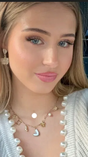 beela, 24 years old from Canada