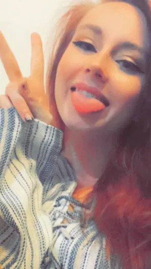 najofa, 24 years old from Ireland