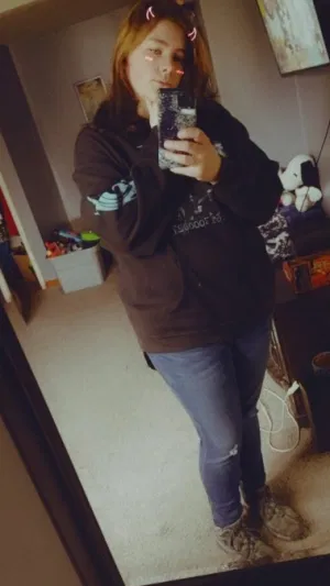 vfghg, 24 years old from Ireland