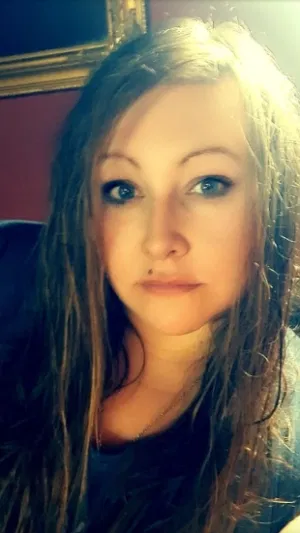 kloma, 24 years old from Canada