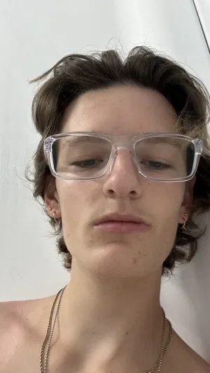 Julianccfhgfc, 18 years old from United States