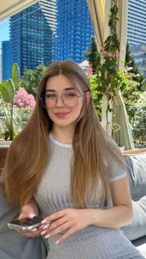 ertikma, 24 years old from Canada