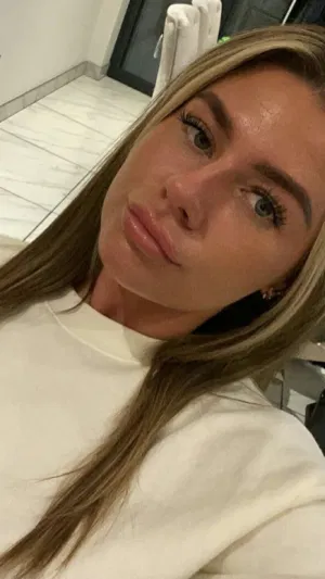 maeyo, 23 years old from Spain