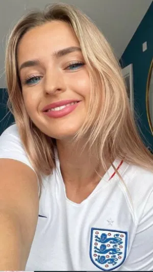 emna, 23 years old from United Kingdom