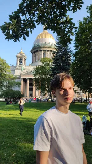 Elias, 21 years old from Russia