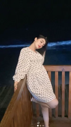 mimi002, 23 years old from United Kingdom