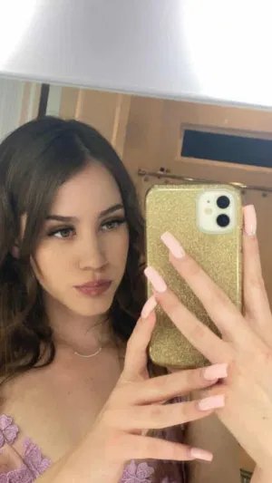 Eeliya999, 24 years old from United States