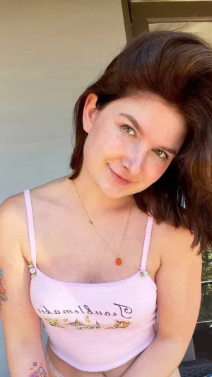 Usvrhv, 22 years old from United Kingdom