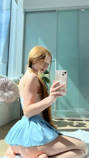 Lara, 19 years old from Australia