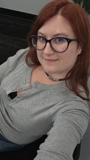 anna324, 23 years old from Ireland