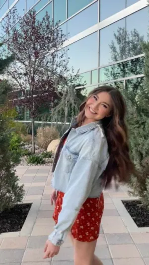 Edna, 24 years old from United States